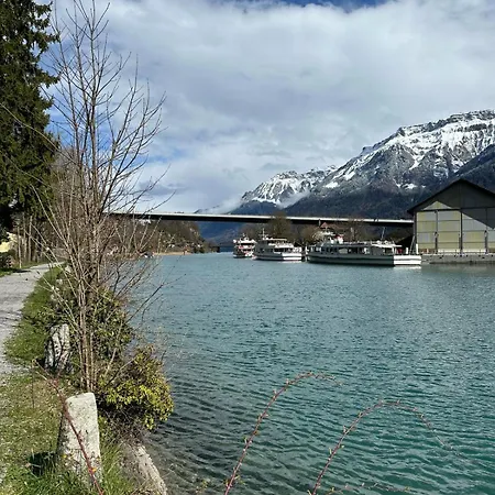 112 - Riverside 公寓